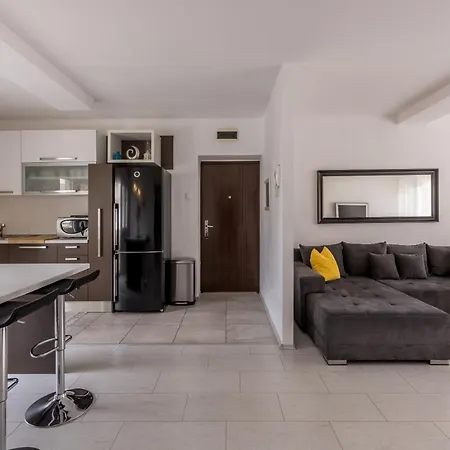 Apartman Doors Of West