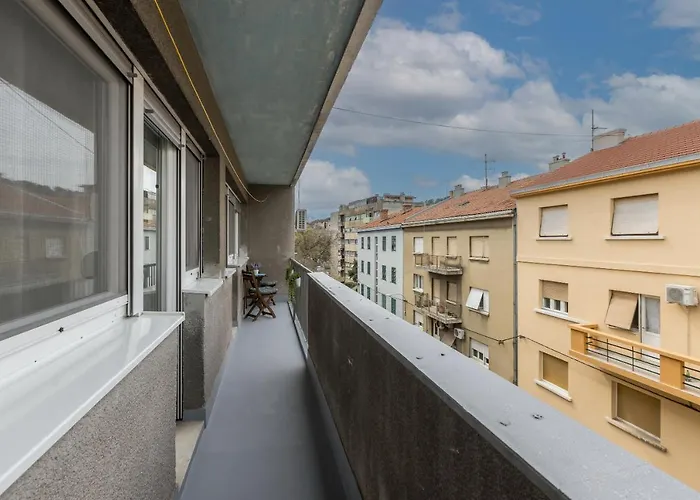 Διαμέρισμα Doors Of West